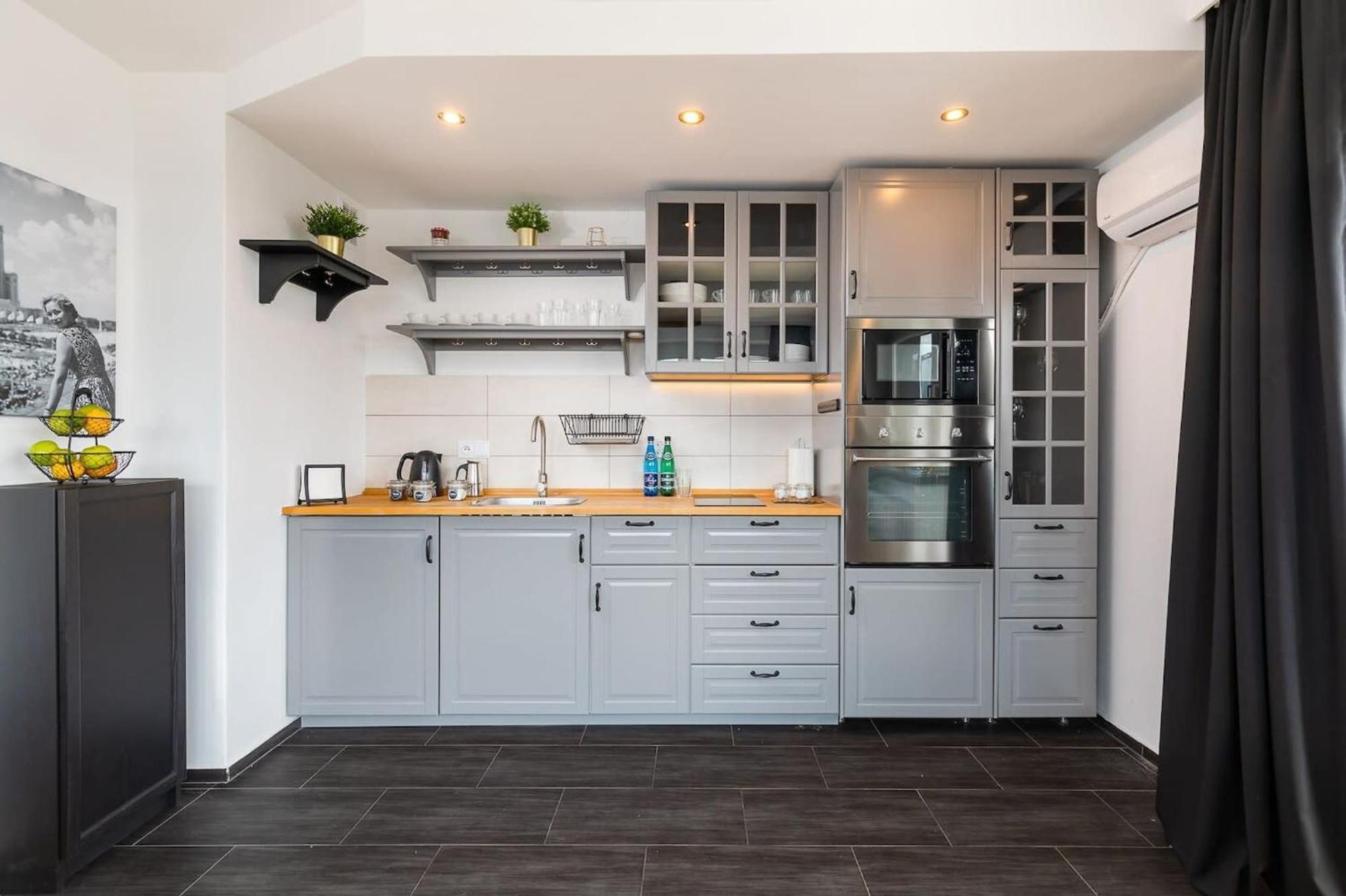 Chmielna 35 - View By Renters * Warszawa