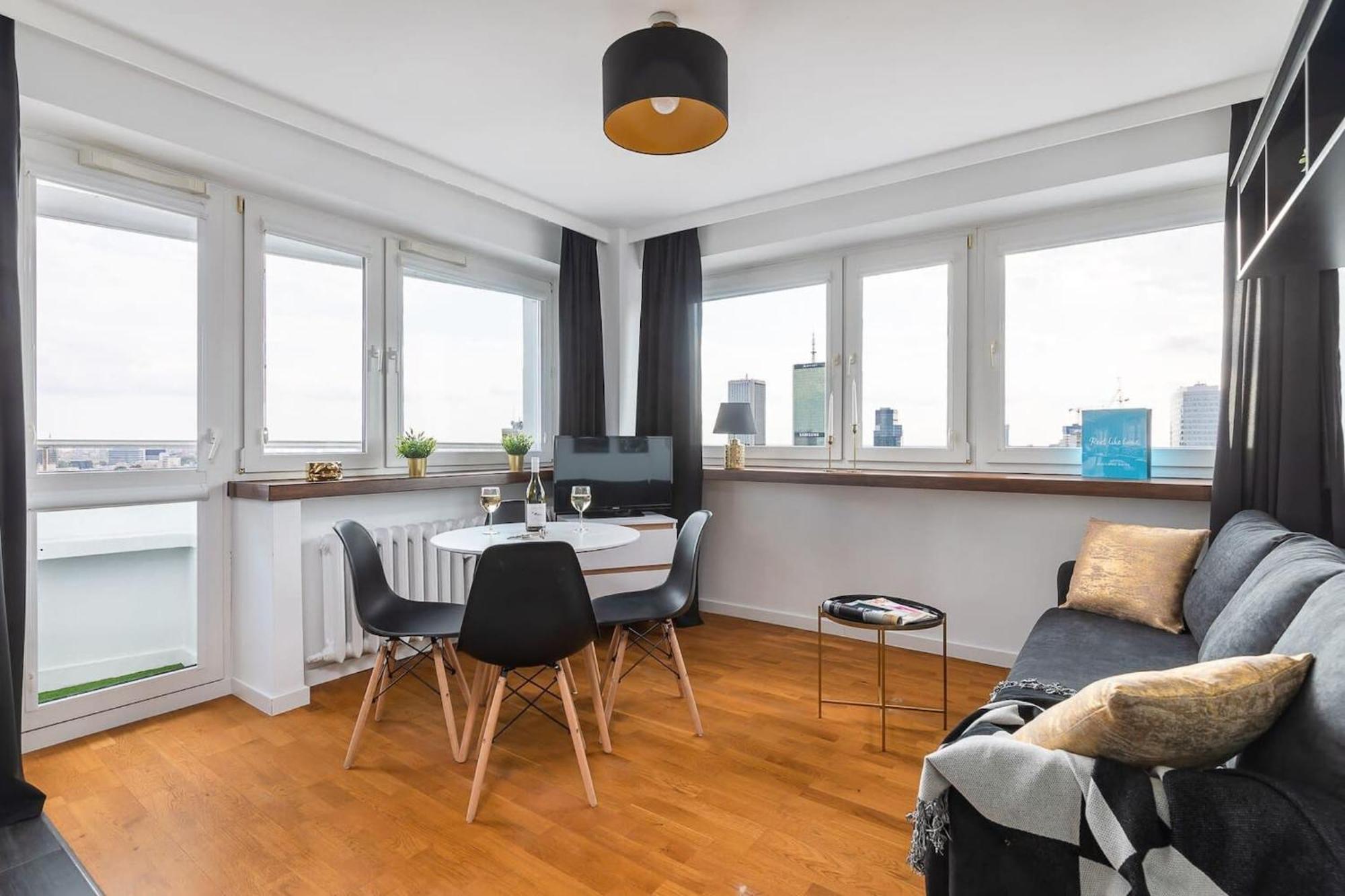 Chmielna 35 - View By Renters * Warszawa